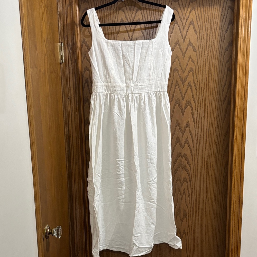 White Sleeveless Dress
